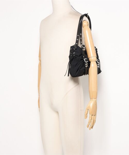 Desigual(デシグアル)の「Draped Bag with Studded Belt Handle/ドレープ×スタッズベルトハンドルバッグ(ハンドバッグ・レディース・ブラック・FREE)」の8枚目の写真
