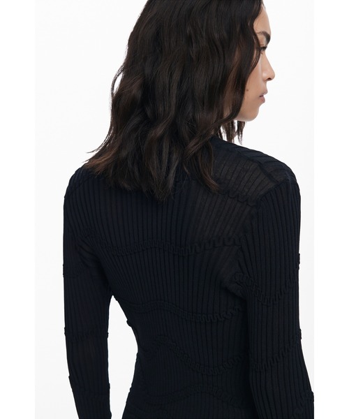 Desigual(デシグアル)の「テクスチャ付きフィットカーディガン(カーディガン/ボレロ・レディース・ブラック・S/M/XS/L/XL)」の3枚目の写真