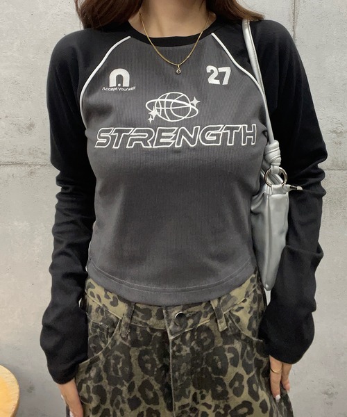 ROGER AND RAW(ロジャーアンドロウ)の「ショート丈ラグラン長袖Tシャツ(Tシャツ/カットソー・レディース・ホワイト×ブラック/ホワイト×ネイビー/チャコールグレー×ブラック/スモークピンク・FREE)」の10枚目の写真