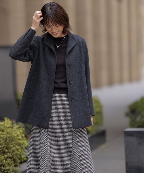 J.PRESS(ジェイプレス)の「ウールシルク ハウンドトゥース フレア スカート(スカート・レディース・ブラウン系3/ブラック系3・T13/T17/T15)」の4枚目の写真