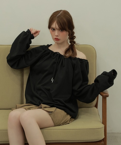 M DOLLY(エムドリー)の「front ribbon ombra sweat tops/フロントリボンオンブラスウェットトップス(スウェット・レディース・ブラック/グレー・FREE)」の2枚目の写真