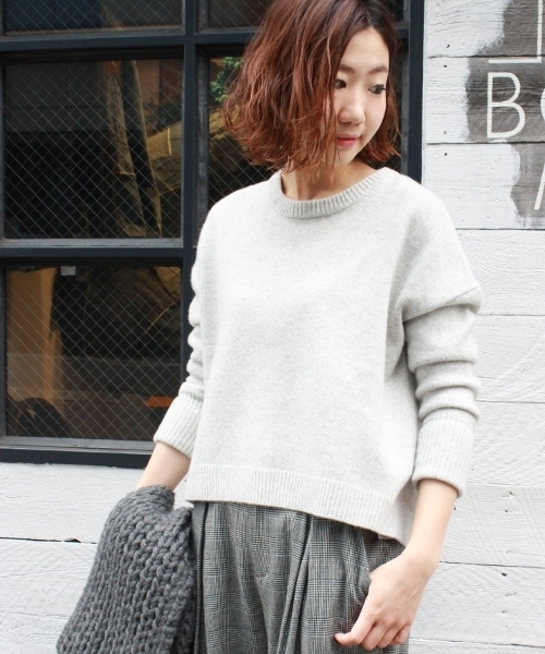 JOURNAL STANDARD(ジャーナルスタンダード)の「カシミヤウールビッグシルエットクループルオーバー#(ニット/セーター・レディース・ベージュ/ライトグレー/チャコールグレー・FREE)」の2枚目の写真