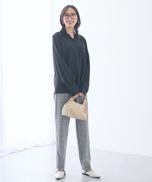 slattgir(スラットジール)の「高身長 表面微起毛キーネックブラウス(トールサイズ)(シャツ/ブラウス・レディース・ブラック/ネイビー・TLL/TL/TM/T5L/T4L/T3L)」の17枚目の写真