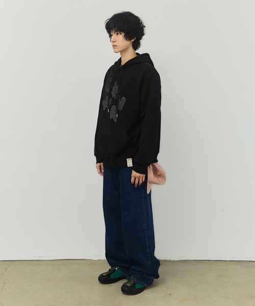 GRAVER（グレーバー）の「[ユニセックス]DOTS GRAV フードパーカー_ブラック（パーカー・レディース・ブラック・SMALL/MEDIUM/LARGE）」の5枚目の写真