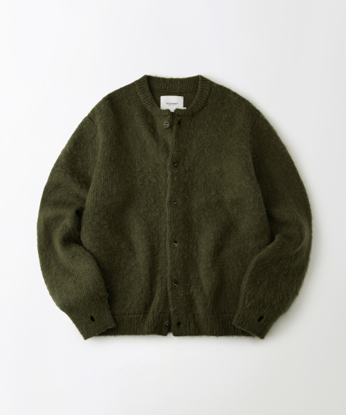 OUTSTANDING(アウトスタンディング)の「BRUSHED WOOL ROUND NECK CARDIGAN_MELANGE OLIVE(カーディガン/ボレロ・メンズ・その他・SMALL/MEDIUM/LARGE)」の1枚目の写真