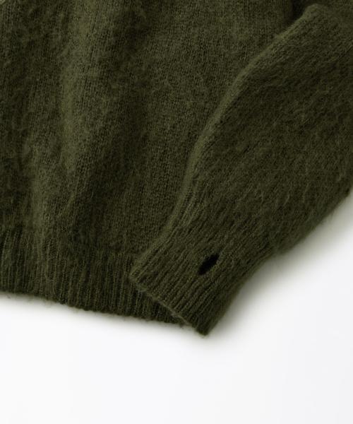 OUTSTANDING(アウトスタンディング)の「BRUSHED WOOL ROUND NECK CARDIGAN_MELANGE OLIVE(カーディガン/ボレロ・メンズ・その他・SMALL/MEDIUM/LARGE)」の5枚目の写真