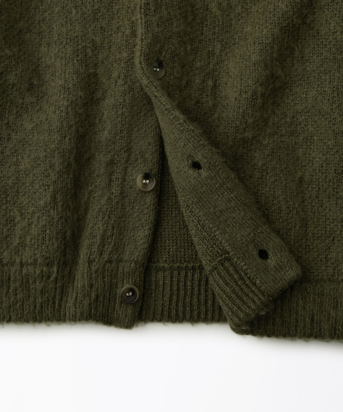 OUTSTANDING(アウトスタンディング)の「BRUSHED WOOL ROUND NECK CARDIGAN_MELANGE OLIVE(カーディガン/ボレロ・メンズ・その他・SMALL/MEDIUM/LARGE)」の7枚目の写真