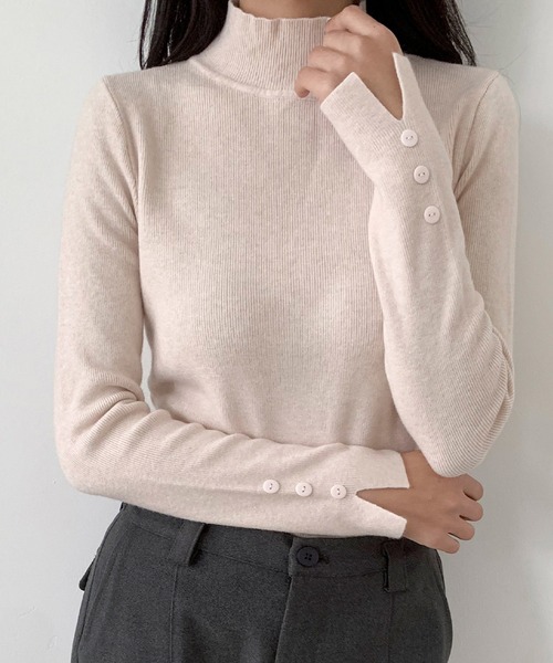 LOWO(ロワ)の「ハイネック 袖ボタンニット プルオーバー 長袖 トップス(ニット/セーター・レディース・ベージュ/ホワイト/キャメル/ボルドー/ブラウン/グリーン/ブラック/ピンクベージュ/グレー/チャコールグレー・FREE)」の9枚目の写真