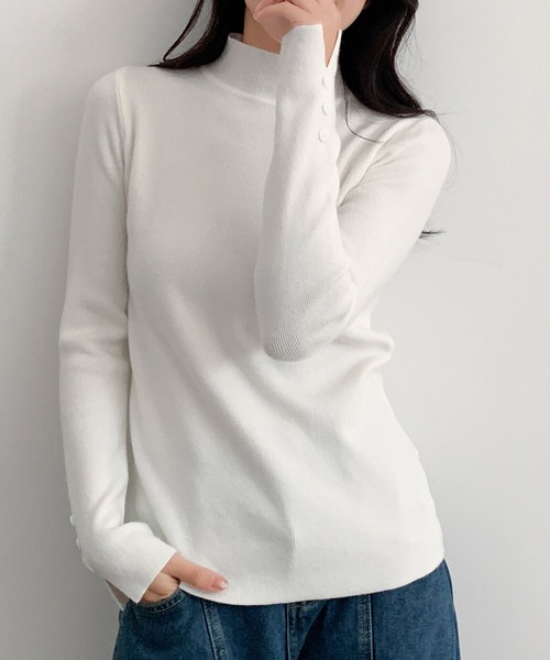 LOWO(ロワ)の「ハイネック 袖ボタンニット プルオーバー 長袖 トップス(ニット/セーター・レディース・ベージュ/ホワイト/キャメル/ボルドー/ブラウン/グリーン/ブラック/ピンクベージュ/グレー/チャコールグレー・FREE)」の11枚目の写真