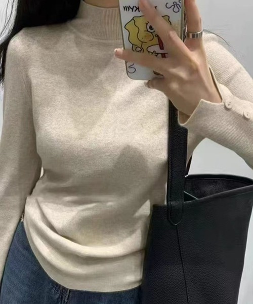 LOWO(ロワ)の「ハイネック 袖ボタンニット プルオーバー 長袖 トップス(ニット/セーター・レディース・ベージュ/ホワイト/キャメル/ボルドー/ブラウン/グリーン/ブラック/ピンクベージュ/グレー/チャコールグレー・FREE)」の21枚目の写真