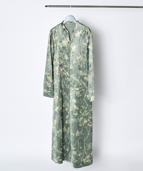 RUMCHE（ラムシェ）の「Tree Shade Velour Dress / ツリーシェイドベロアドレス（ワンピース・レディース・ブラック/カーキ/サックスブルー・SMALL/MEDIUM）」の2枚目の写真