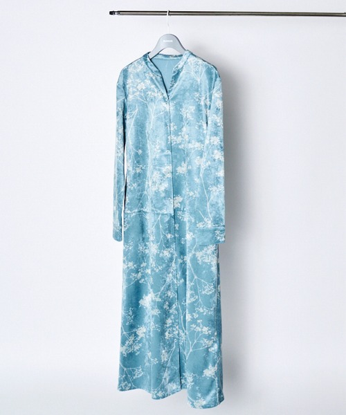 RUMCHE（ラムシェ）の「Tree Shade Velour Dress / ツリーシェイドベロアドレス（ワンピース・レディース・ブラック/カーキ/サックスブルー・SMALL/MEDIUM）」の3枚目の写真