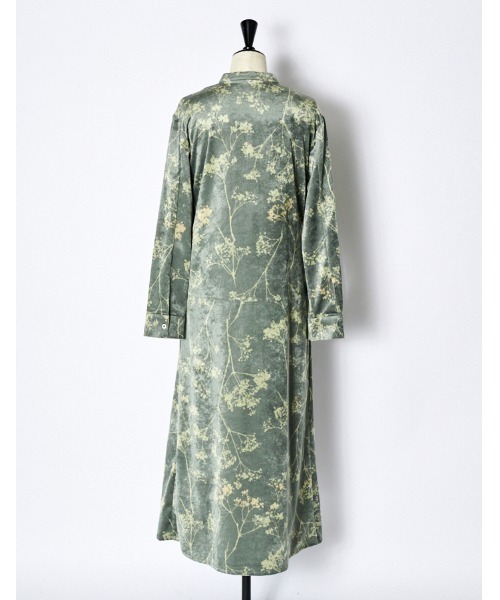 RUMCHE（ラムシェ）の「Tree Shade Velour Dress / ツリーシェイドベロアドレス（ワンピース・レディース・ブラック/カーキ/サックスブルー・SMALL/MEDIUM）」の6枚目の写真