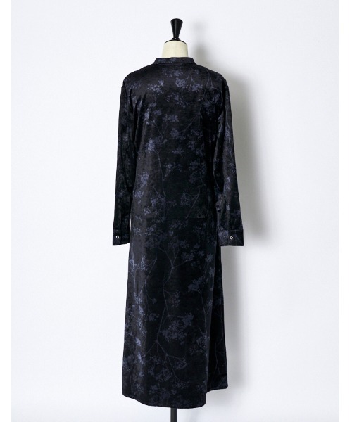 RUMCHE（ラムシェ）の「Tree Shade Velour Dress / ツリーシェイドベロアドレス（ワンピース・レディース・ブラック/カーキ/サックスブルー・SMALL/MEDIUM）」の20枚目の写真