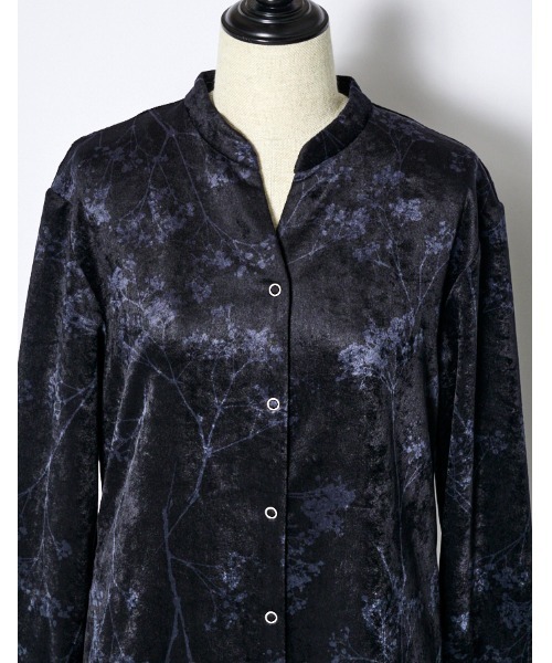 RUMCHE（ラムシェ）の「Tree Shade Velour Dress / ツリーシェイドベロアドレス（ワンピース・レディース・ブラック/カーキ/サックスブルー・SMALL/MEDIUM）」の21枚目の写真