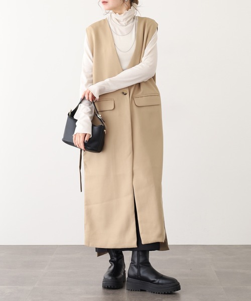 OMNES(オムネス)の「ノーカラーオープンサイドロングジレ(ベスト・レディース・ライトカーキ/ベージュ・FREE)」の1枚目の写真