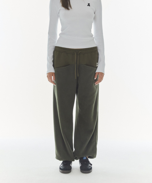 Rest&Recreation（レストアンドレクリエーション）の「COLORATION FLEECE JOGGER PANTS - KHAKI（スウェットパンツ・レディース・その他・SMALL/LARGE）」の3枚目の写真