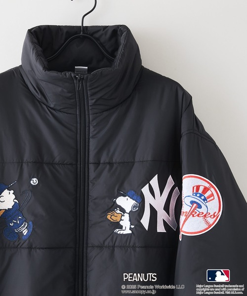 MLB(メジャーリーグベースボール)の「【PEANUTS×MLB】オリジナルデザイン スタンドナイロンパファージャケット 中綿ジャケット ヤンキース ドジャース ホワイトソックス(ブルゾン・メンズ・グレー系その他3/ブラック系その他2/ブラック系その他・MEDIUM/LARGE/X-LARGE)」の2枚目の写真