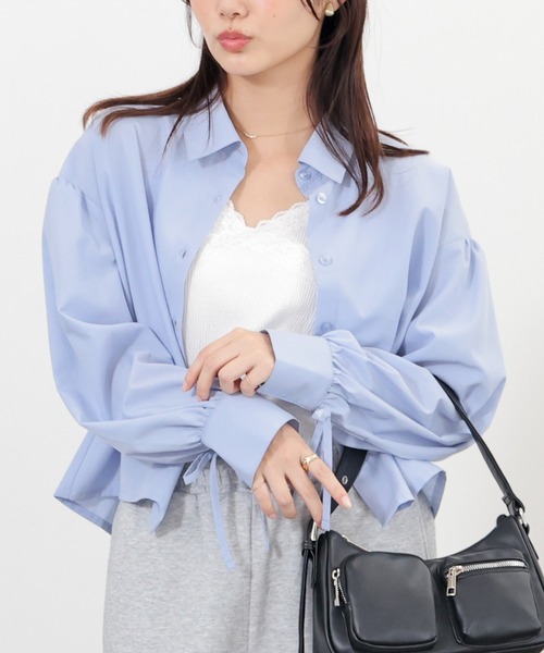 Honeys(ハニーズ)の「袖リボンショート丈シャツ(シャツ/ブラウス・レディース・ホワイト/ピンク/サックスブルー系/ブルー/ホワイト×ブルー・M/L/S)」の4枚目の写真