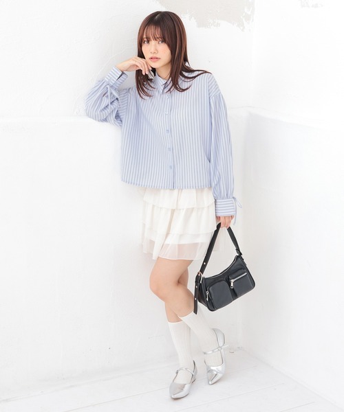 Honeys(ハニーズ)の「袖リボンショート丈シャツ(シャツ/ブラウス・レディース・ホワイト/ピンク/サックスブルー系/ブルー/ホワイト×ブルー・M/L/S)」の18枚目の写真