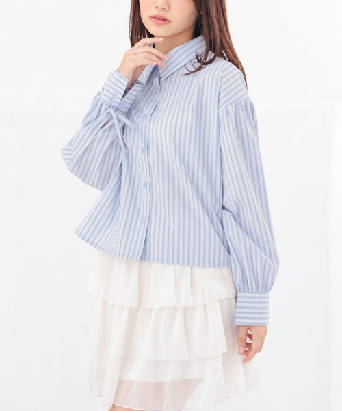 Honeys(ハニーズ)の「袖リボンショート丈シャツ(シャツ/ブラウス・レディース・ホワイト/ピンク/サックスブルー系/ブルー/ホワイト×ブルー・M/L/S)」の21枚目の写真