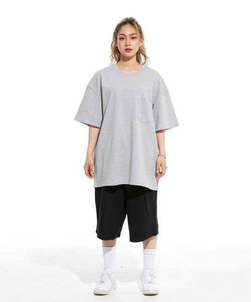 CREAM SODA LAB(クリームソーダラボ)の「オーバーサイズ無地ポケット半袖Tシャツグレー(Tシャツ/カットソー・メンズ・その他・MEDIUM/X-LARGE/LARGE)」の2枚目の写真