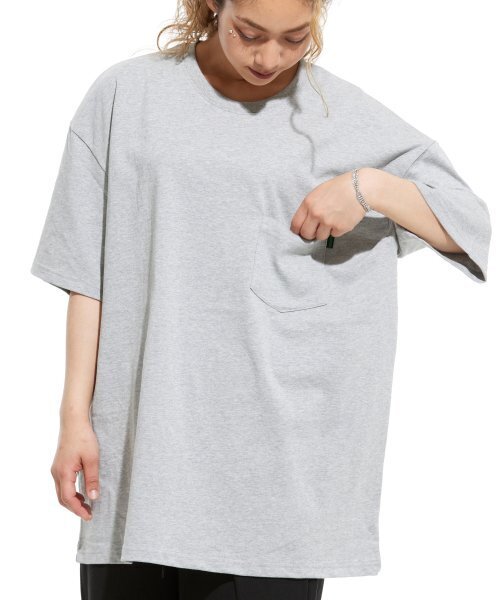 CREAM SODA LAB(クリームソーダラボ)の「オーバーサイズ無地ポケット半袖Tシャツグレー(Tシャツ/カットソー・メンズ・その他・MEDIUM/X-LARGE/LARGE)」の4枚目の写真