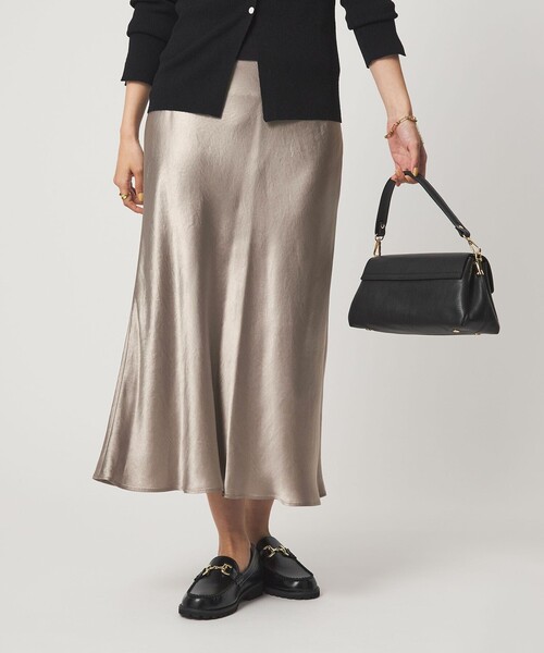 green label relaxing（グリーンレーベルリラクシング）の「サテン ナロー スカート（スカート・レディース・オフホワイト/モカ/イエロー・36/38）」の2枚目の写真