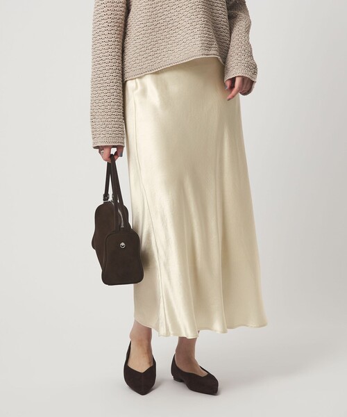 green label relaxing（グリーンレーベルリラクシング）の「サテン ナロー スカート（スカート・レディース・オフホワイト/モカ/イエロー・36/38）」の8枚目の写真