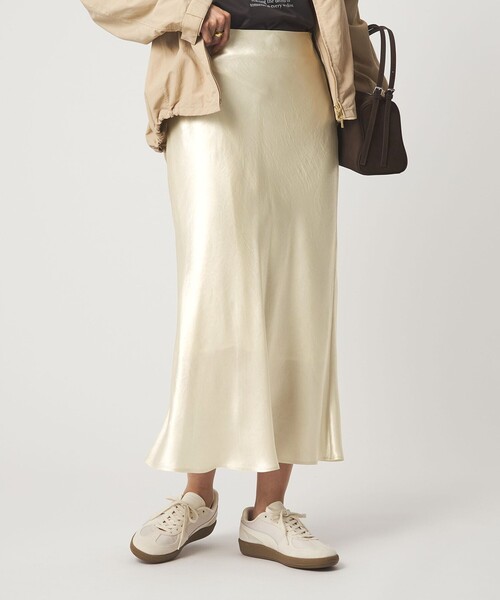 green label relaxing（グリーンレーベルリラクシング）の「サテン ナロー スカート（スカート・レディース・オフホワイト/モカ/イエロー・36/38）」の11枚目の写真