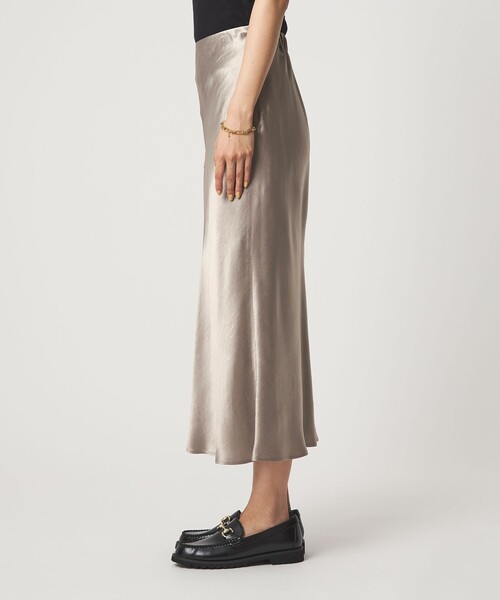 green label relaxing（グリーンレーベルリラクシング）の「サテン ナロー スカート（スカート・レディース・オフホワイト/モカ/イエロー・36/38）」の21枚目の写真