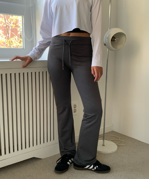 INJIACTIVE(インジアクティブ)の「バタードローストリングパンツ チャコール(スウェットパンツ・レディース・その他・SMALL/MEDIUM)」の4枚目の写真