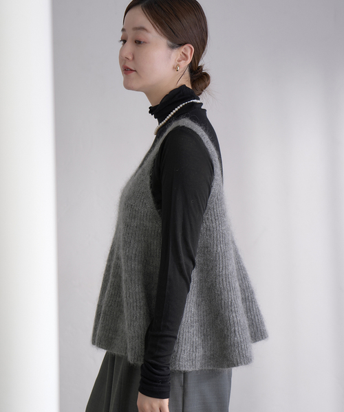 IENA（イエナ）の「《WEB限定/追加》モヘヤミックスフレアタンク（ベスト・レディース・チャコールグレー・FREE）」の5枚目の写真