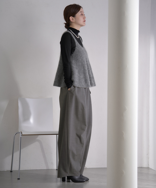 IENA（イエナ）の「《WEB限定/追加》モヘヤミックスフレアタンク（ベスト・レディース・チャコールグレー・FREE）」の11枚目の写真