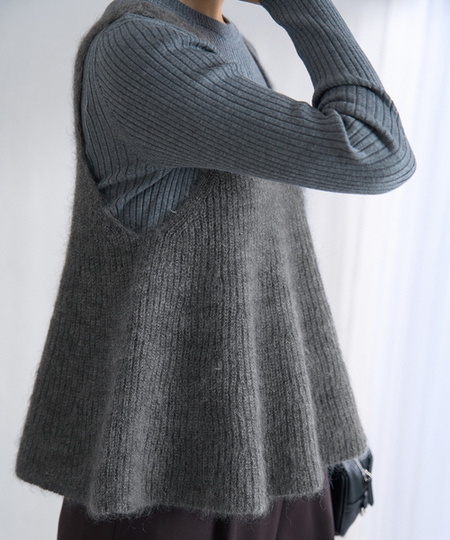 IENA（イエナ）の「《WEB限定/追加》モヘヤミックスフレアタンク（ベスト・レディース・チャコールグレー・FREE）」の16枚目の写真