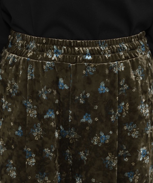 mysty woman（ミスティウーマン）の「フラワープリントベロアパンツ　638759（その他パンツ・レディース・カーキ/ネイビー・FREE）」の15枚目の写真