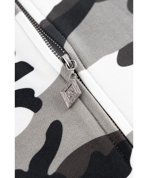 SUPPLIER（サプライヤー）の「ジップフーディ｜Camouflage Cross Leather Patch Zip Hoodie｜SUPPLIER（パーカー・メンズ・グリーン系カモフラージュ/グレー系カモフラージュ・MEDIUM/LARGE/X-LARGE/SMALL）」の13枚目の写真