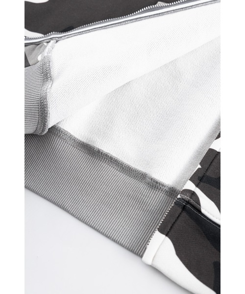 SUPPLIER（サプライヤー）の「ジップフーディ｜Camouflage Cross Leather Patch Zip Hoodie｜SUPPLIER（パーカー・メンズ・グリーン系カモフラージュ/グレー系カモフラージュ・MEDIUM/LARGE/X-LARGE/SMALL）」の15枚目の写真