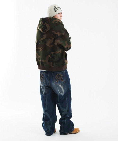 SUPPLIER(サプライヤー)の「ジップフーディ|Camouflage Cross Leather Patch Zip Hoodie|SUPPLIER(パーカー・メンズ・グリーン系カモフラージュ/グレー系カモフラージュ・MEDIUM/LARGE/X-LARGE/SMALL/XX-LARGE)」の4枚目の写真
