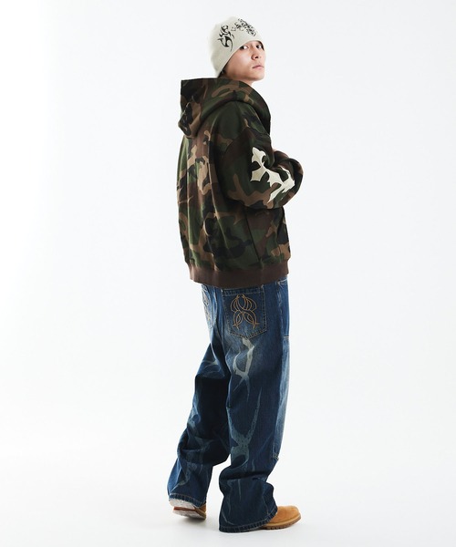 SUPPLIER(サプライヤー)の「ジップフーディ|Camouflage Cross Leather Patch Zip Hoodie|SUPPLIER(パーカー・メンズ・グリーン系カモフラージュ/グレー系カモフラージュ・MEDIUM/LARGE/X-LARGE/SMALL/XX-LARGE)」の5枚目の写真