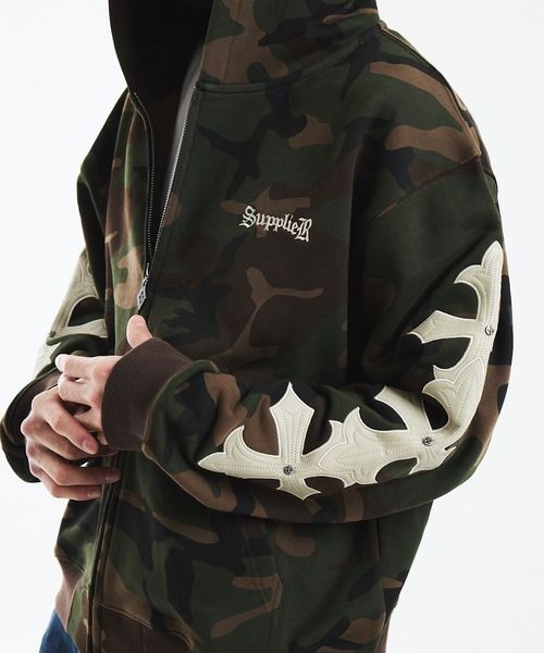 SUPPLIER(サプライヤー)の「ジップフーディ|Camouflage Cross Leather Patch Zip Hoodie|SUPPLIER(パーカー・メンズ・グリーン系カモフラージュ/グレー系カモフラージュ・MEDIUM/LARGE/X-LARGE/SMALL/XX-LARGE)」の8枚目の写真