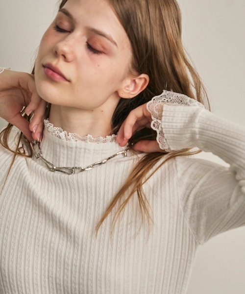 Clum(クルム)の「レースフリルレイヤードニットトップス(ニット/セーター・レディース・ホワイト/ナチュラル/ブラック・FREE)」の2枚目の写真