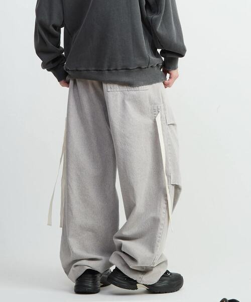 CONVERSE TOKYO（コンバーストウキョウ）の「DENIM WIDE CARGO PANTS（デニムパンツ・レディース・インディゴブルー/グレー/ブラック・MEDIUM/SMALL）」の7枚目の写真