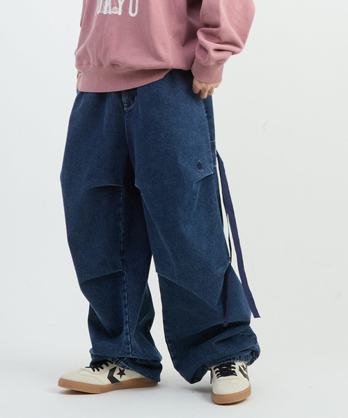 CONVERSE TOKYO（コンバーストウキョウ）の「DENIM WIDE CARGO PANTS（デニムパンツ・レディース・インディゴブルー/グレー/ブラック・MEDIUM/SMALL）」の9枚目の写真