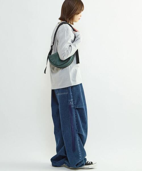 CONVERSE TOKYO（コンバーストウキョウ）の「DENIM WIDE CARGO PANTS（デニムパンツ・レディース・インディゴブルー/グレー/ブラック・MEDIUM/SMALL）」の5枚目の写真