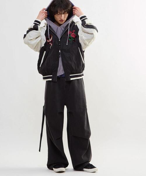 CONVERSE TOKYO（コンバーストウキョウ）の「DENIM WIDE CARGO PANTS（デニムパンツ・レディース・インディゴブルー/グレー/ブラック・MEDIUM/SMALL）」の6枚目の写真