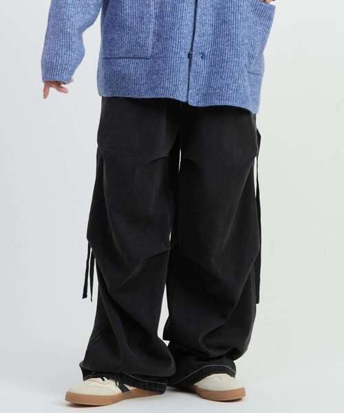CONVERSE TOKYO（コンバーストウキョウ）の「DENIM WIDE CARGO PANTS（デニムパンツ・レディース・インディゴブルー/グレー/ブラック・MEDIUM/SMALL）」の11枚目の写真