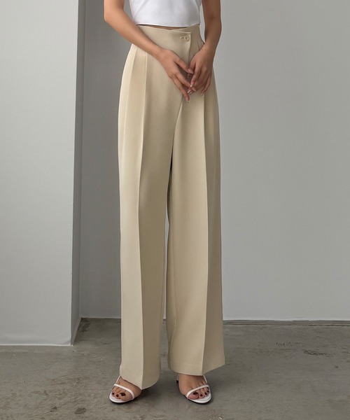 Louere(ルエレ)の「ハイウエストラップパンツ(スラックス・レディース・ブラック/アイボリー/ダークグレー・SMALL/MEDIUM/LARGE/X-LARGE)」の2枚目の写真