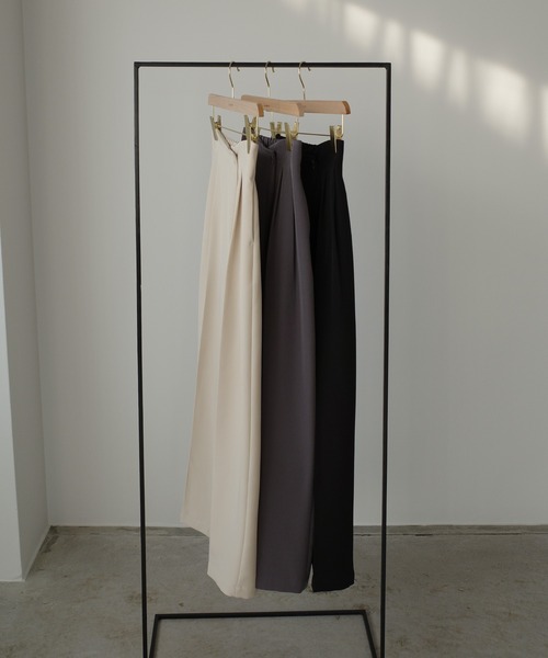 Louere(ルエレ)の「ハイウエストラップパンツ(スラックス・レディース・ブラック/アイボリー/ダークグレー・SMALL/MEDIUM/LARGE/X-LARGE)」の16枚目の写真