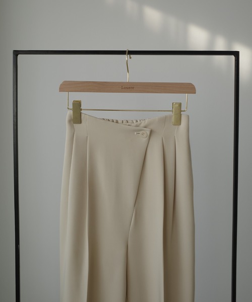 Louere(ルエレ)の「ハイウエストラップパンツ(スラックス・レディース・ブラック/アイボリー/ダークグレー・SMALL/MEDIUM/LARGE/X-LARGE)」の17枚目の写真